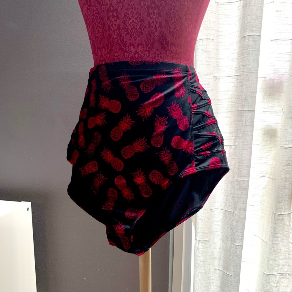 TORRID BLK/PNK PINEAPPLE HIGH WAIST BOTTOM -Size 2